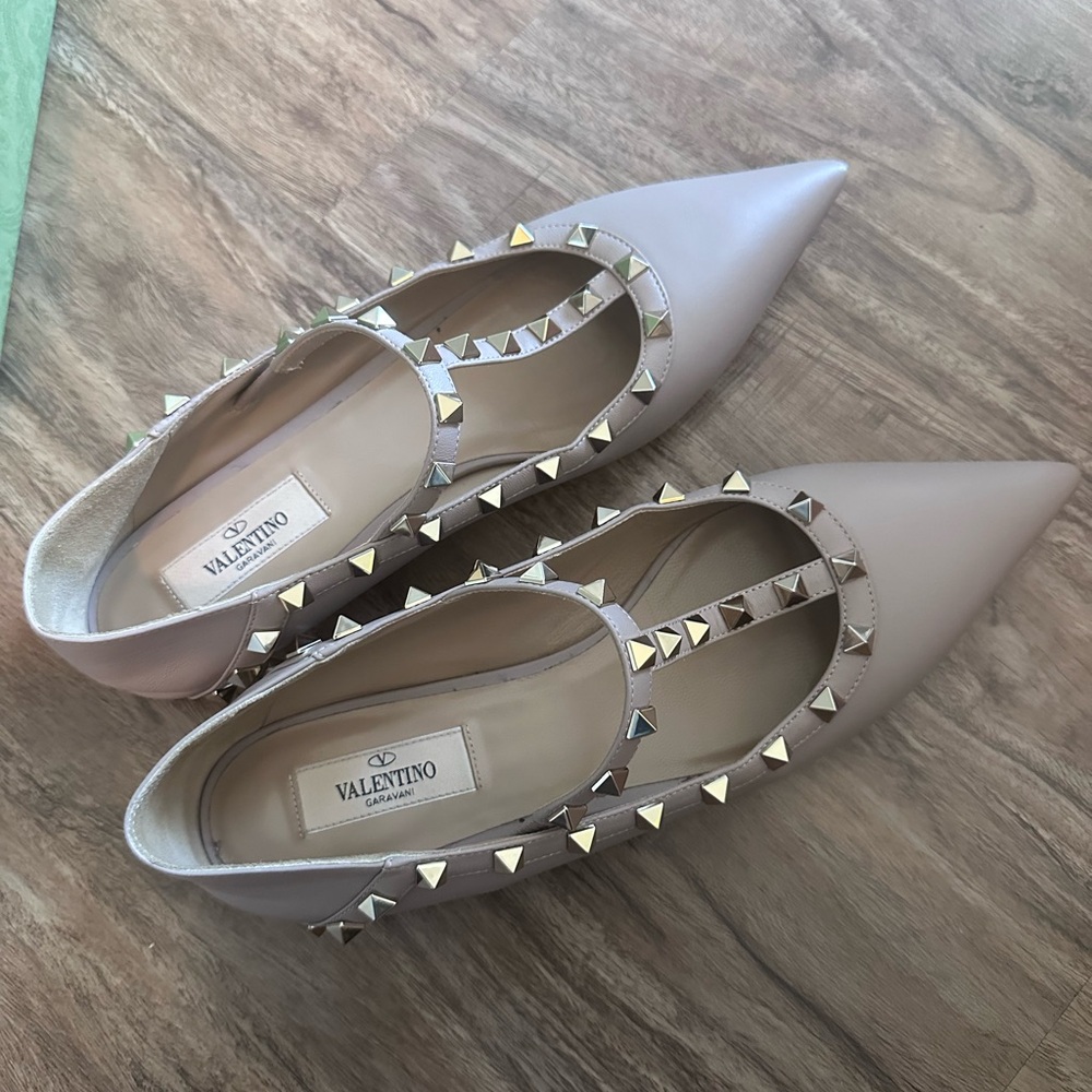Valentino studded accents flats in 38.5